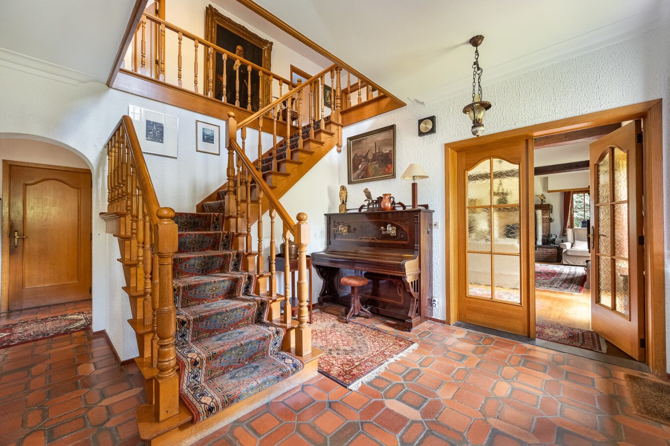 Villa met praktijkruimte en dubbele garage op riant perceel van 2.010 m² te Schoten 