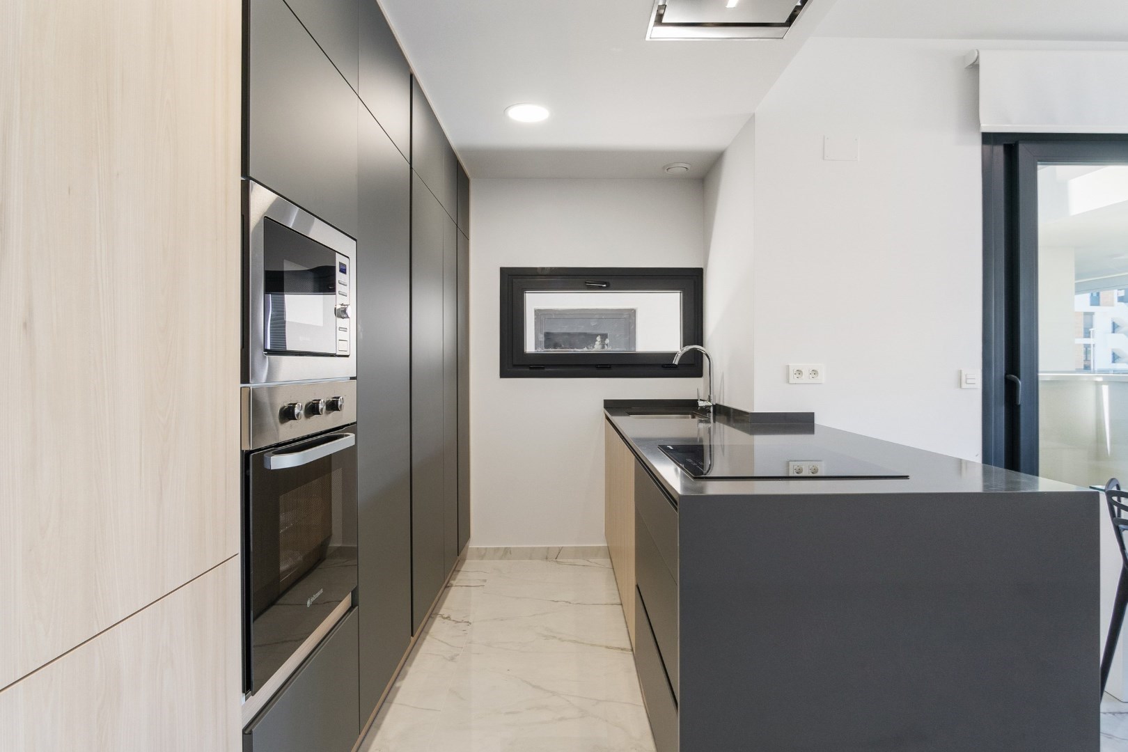 SECOND HOME BEURS AANBIEDING!! Volledig ingericht nieuw appartement - direct beschikbaar! 