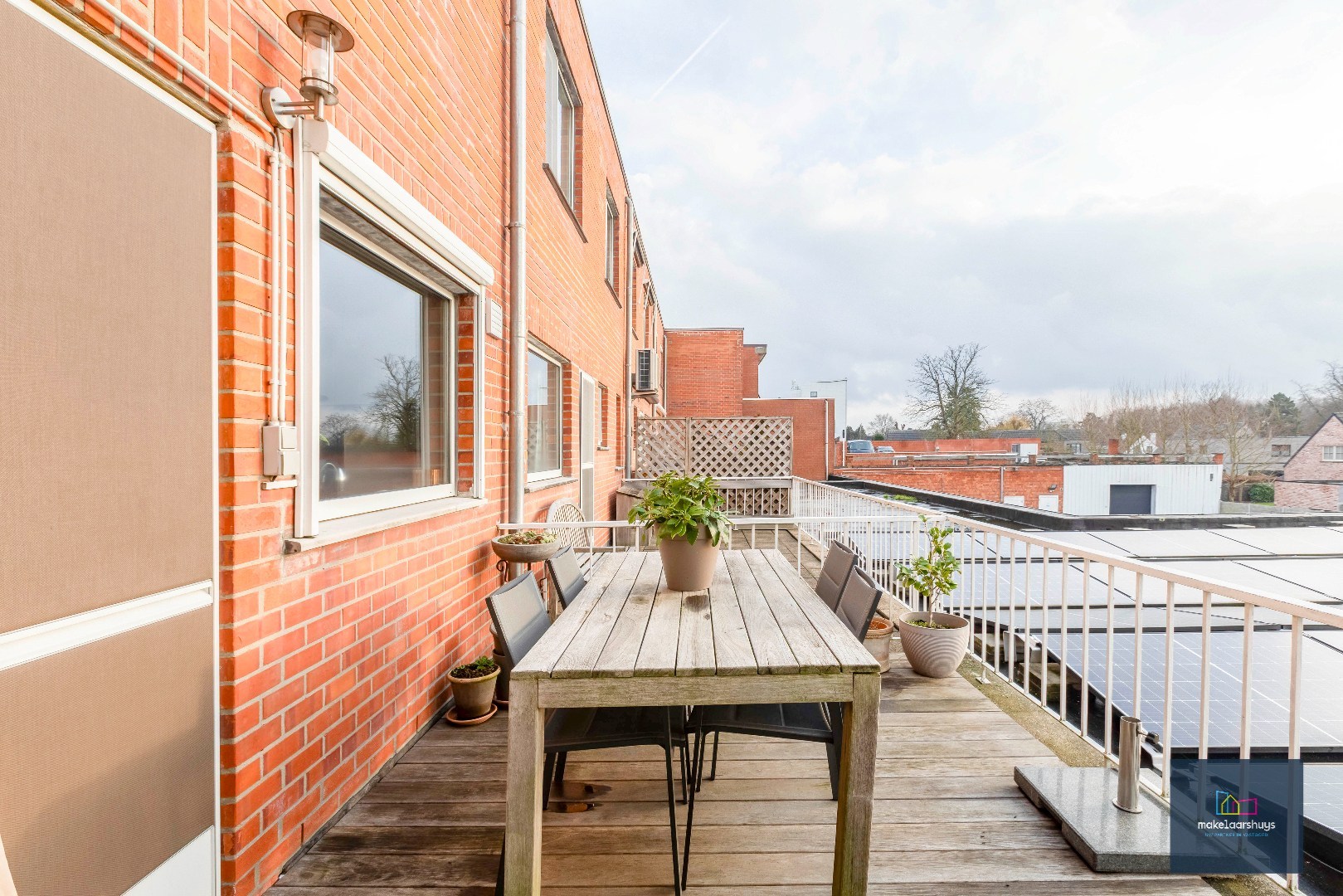 Ruim duplex appartement in centrum Mariakerke 