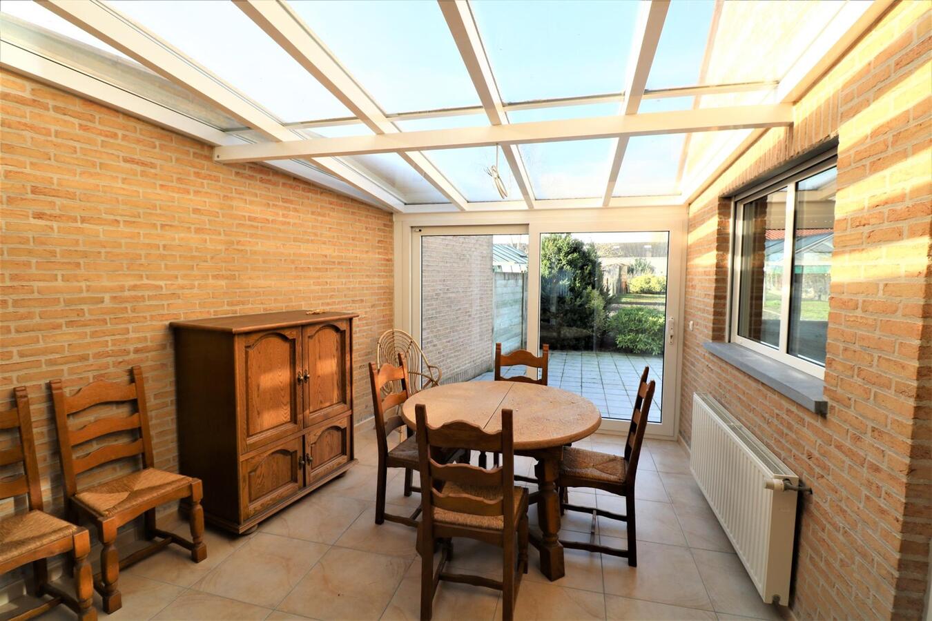 Recente woning met 5 slaapkamers op 698m²  te Alveringem 