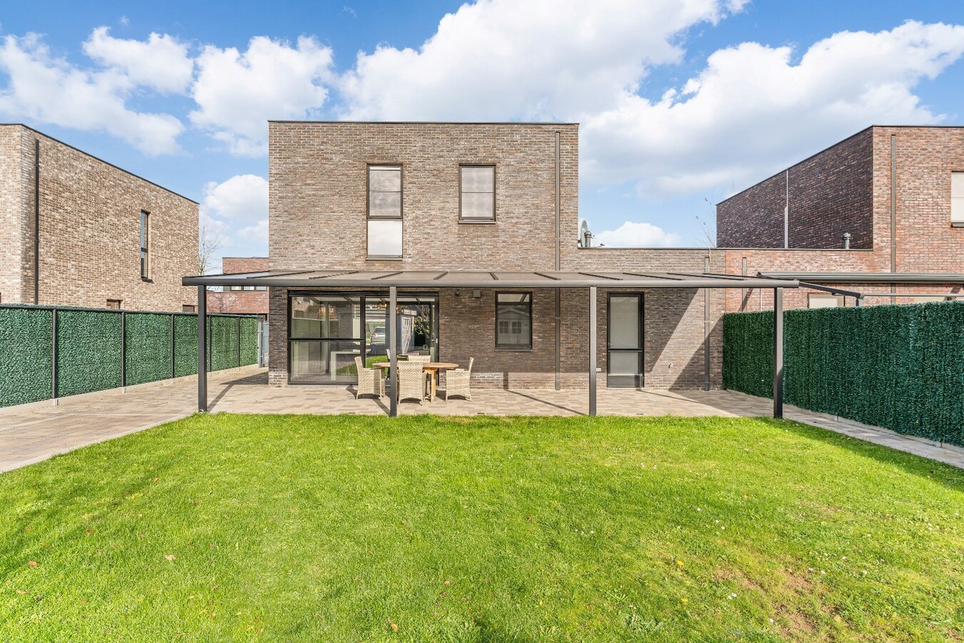 Verzorgde woning met hedendaags energiecomfort, terras, tuin en garage, ideaal voor jong gezin! 