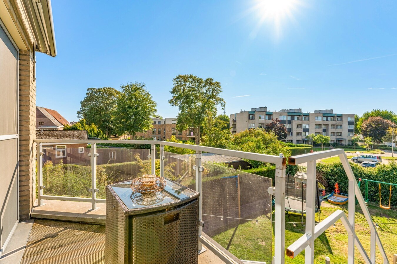 Zeer ruime, goed afgewerkte woning met diverse mogelijkheden nabij het centrum van Maaseik! 