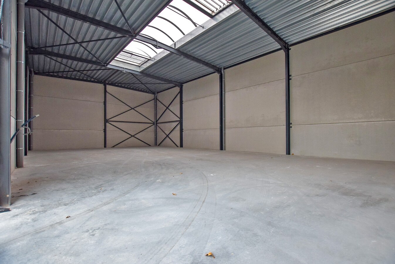 Te huur | Onder reservatie hangar (loods) - Vleteren