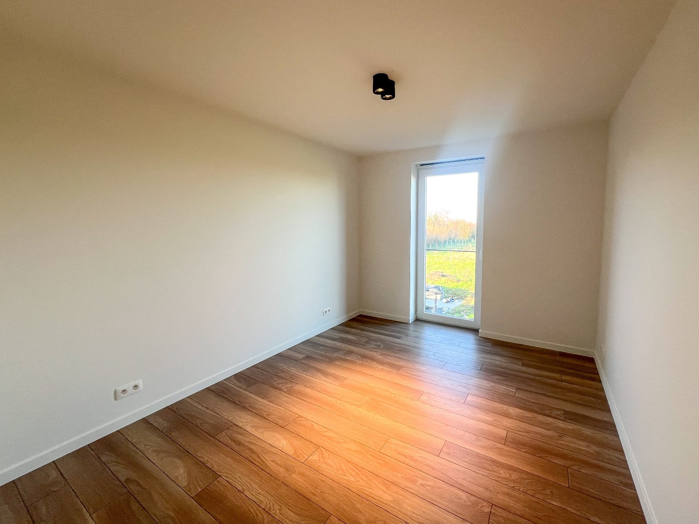 KIJKDAG ZATERDAG 7/2/2026 14u tot 16u - Moderne halfopen nieuwbouwwoning op 537 m² met landelijk verzicht op topligging te Torhout 