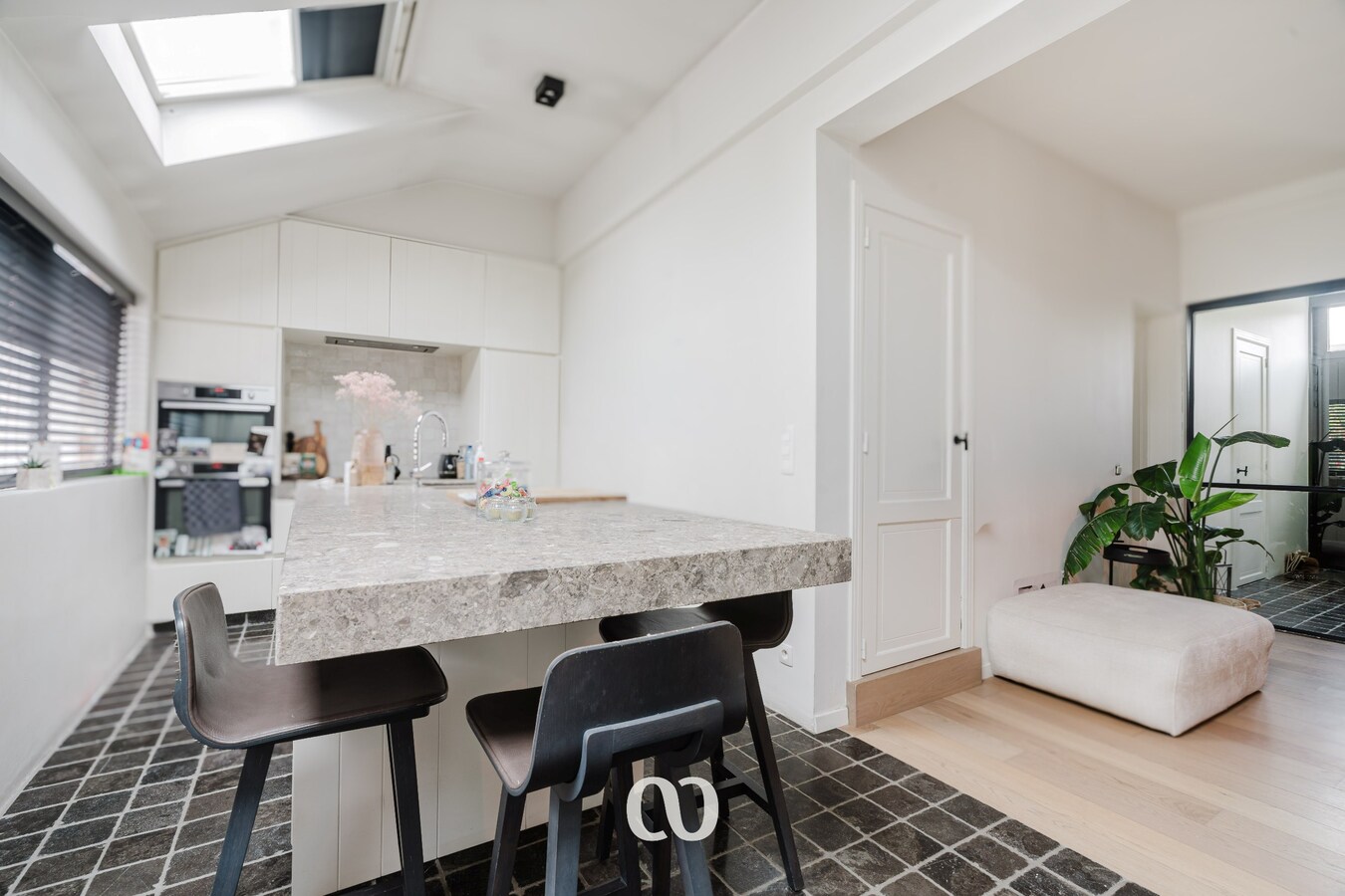 Instapklare woning met tuin en bijgebouw in het centrum van Kruishoutem 