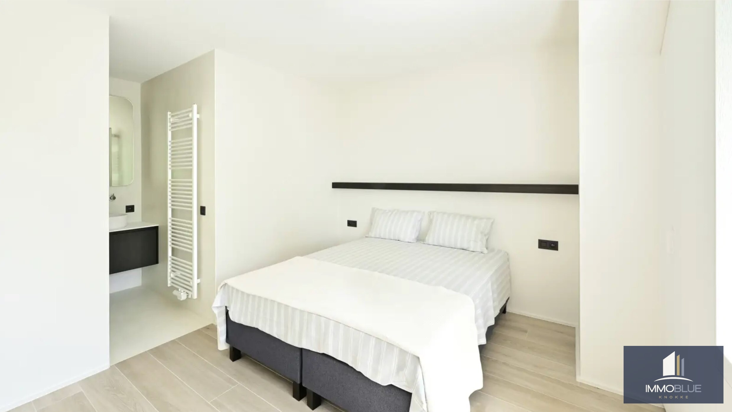 Nouvelle construction villa jumelée proche du centre de Knokke et à distance de marche de la plage. 