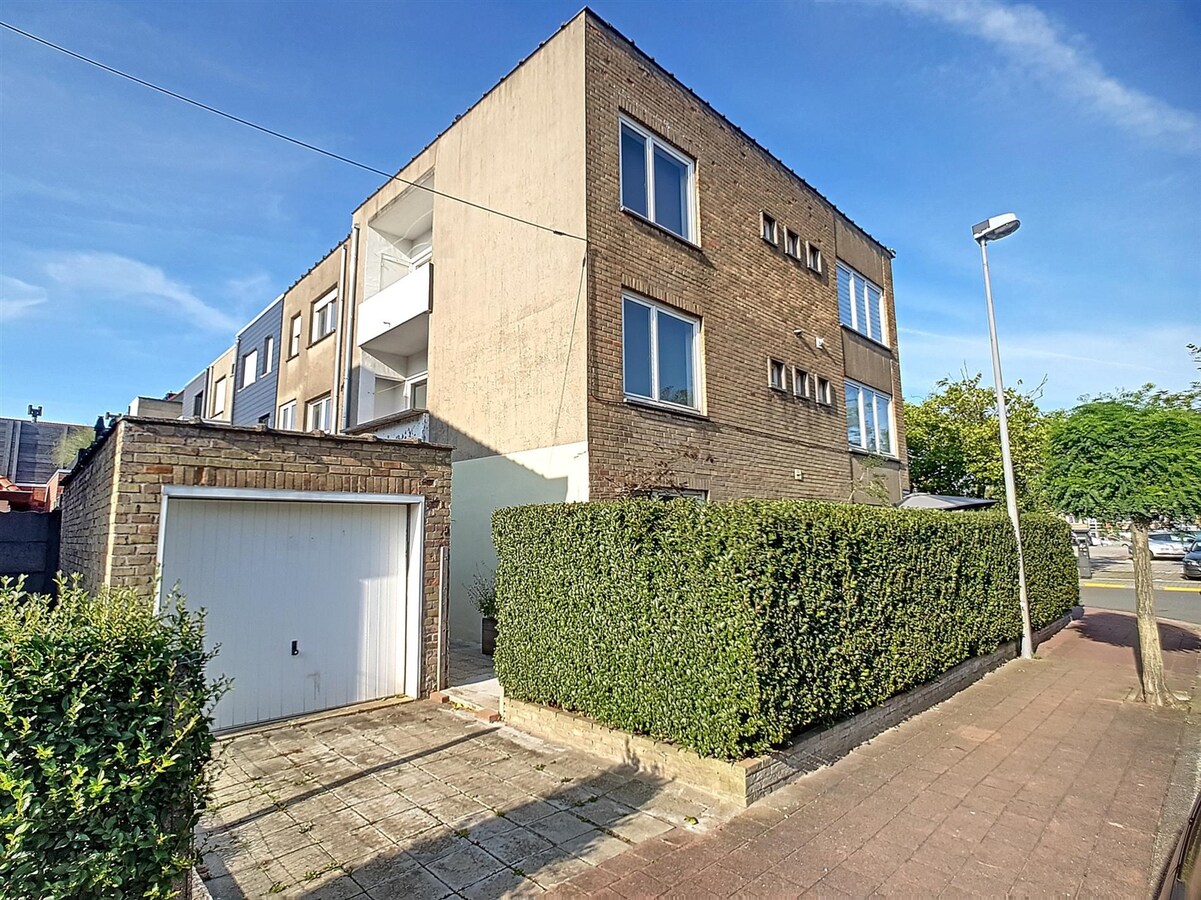 Hoekappartement met tuin en garage - Heist 