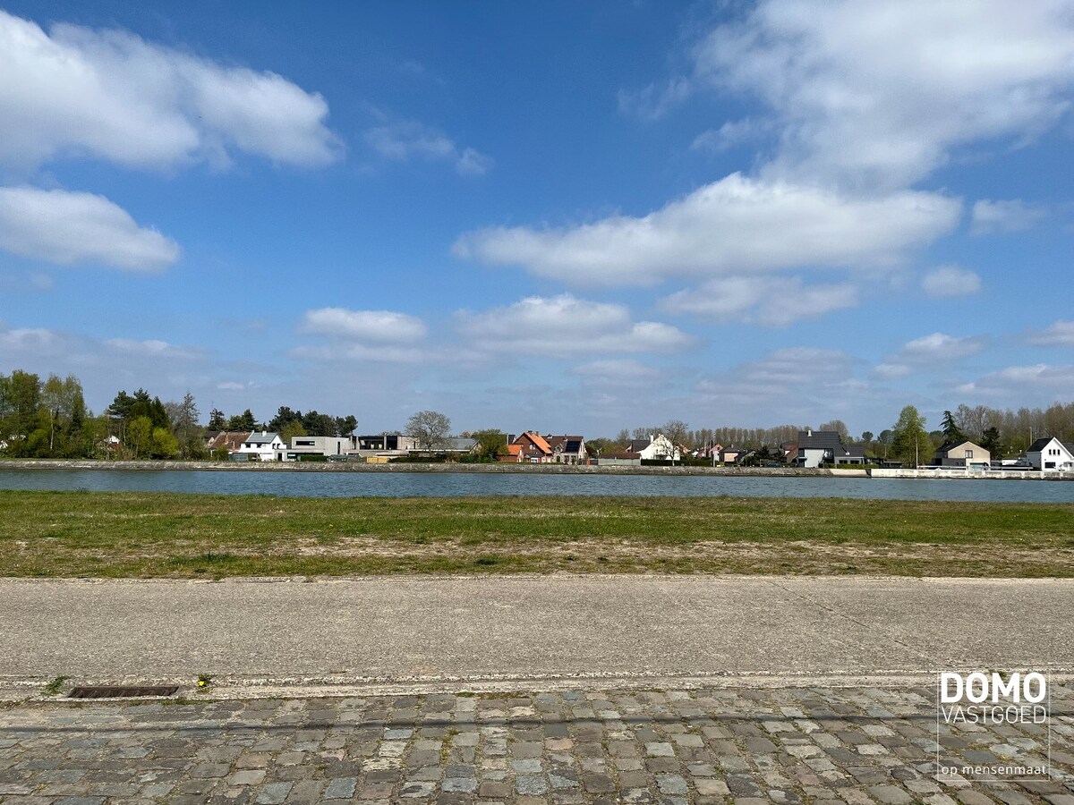 Gezellige en gerenoveerde woning te Stokrooie, gelegen aan het Albertkanaal. 