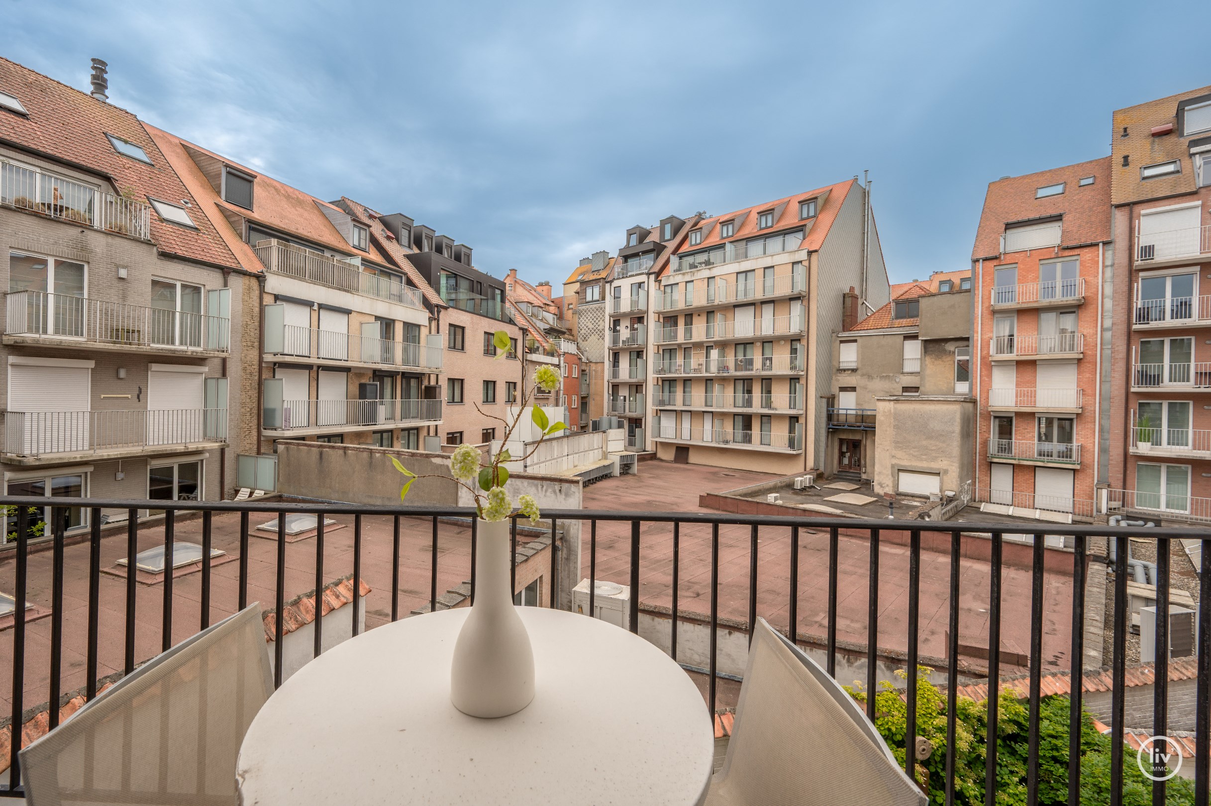 Smaakvol afgewerkt 1 slaapkamer appartement ideaal gelegen nabij Dumortierlaan. 