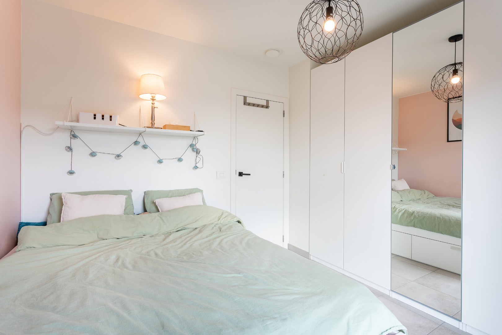 Recent, energiezuinig appartement met 2 slpks, 2 terrassen en autostaanplaats 