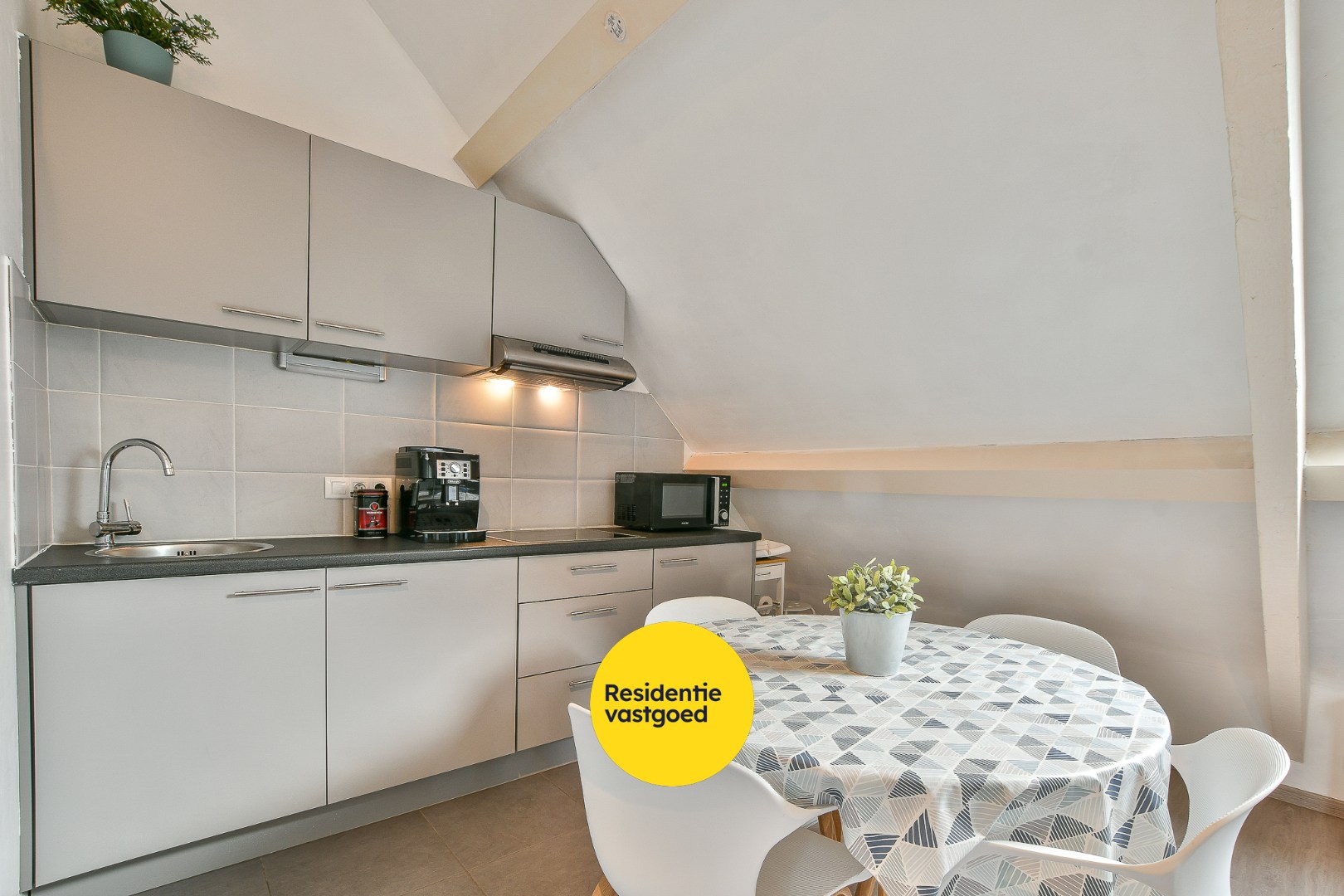 Gezellig dakappartement met tuin vlak bij zee – Vosseslag, De Haan! 