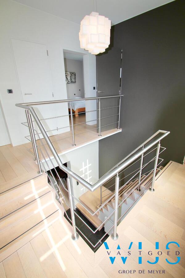 Schitterend karaktervol woonhuis met 5 slaapkamers in Assenede ! 