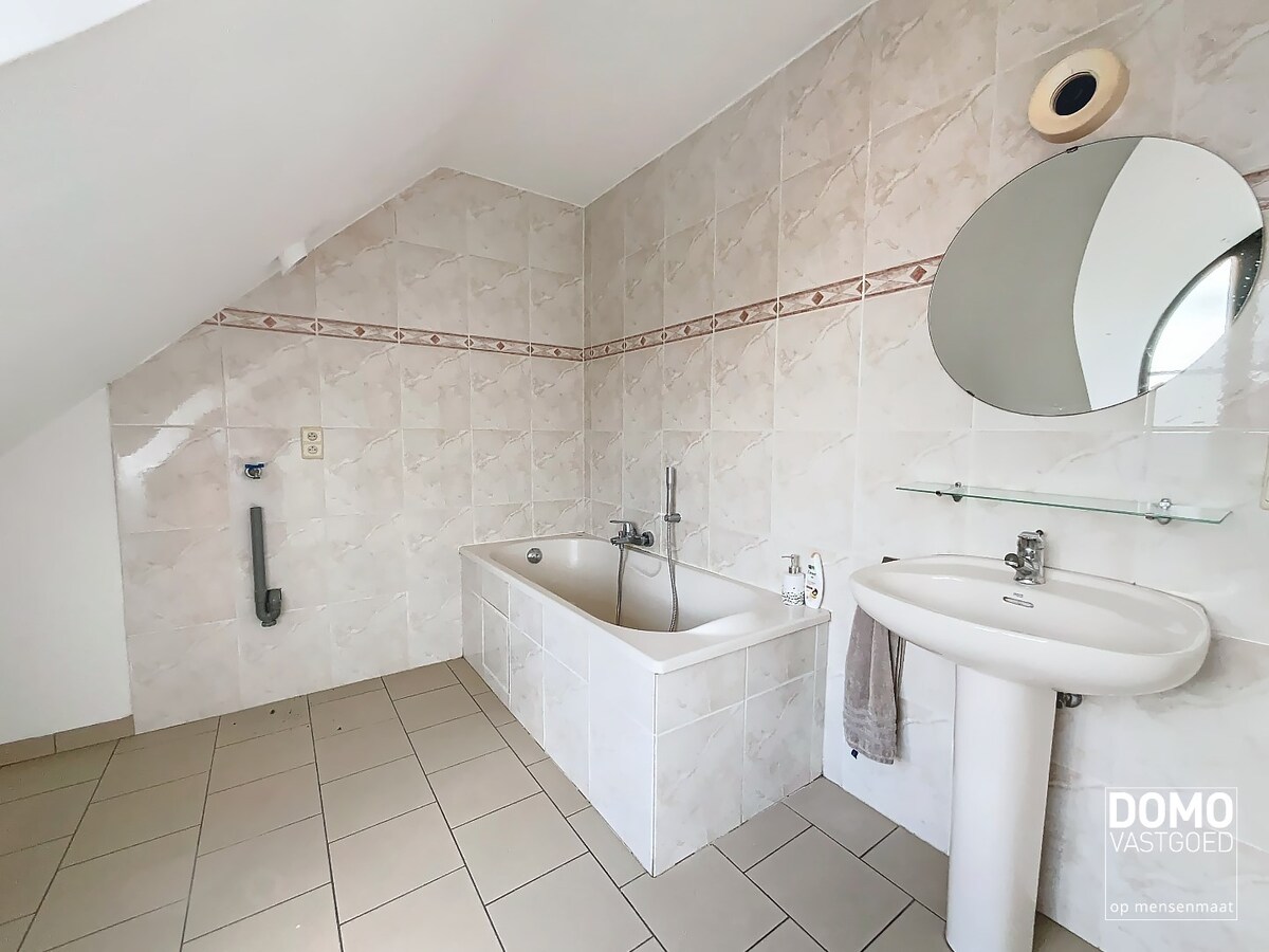 DUPLEX APPARTEMENT MET 2 SLAAPKAMERS EN 2 GARAGES TE DIEPENBEEK 