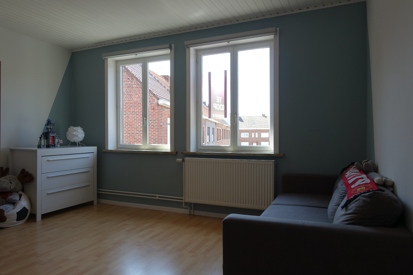 Goed gelegen hoekwoning met gezellige tuin en garage 