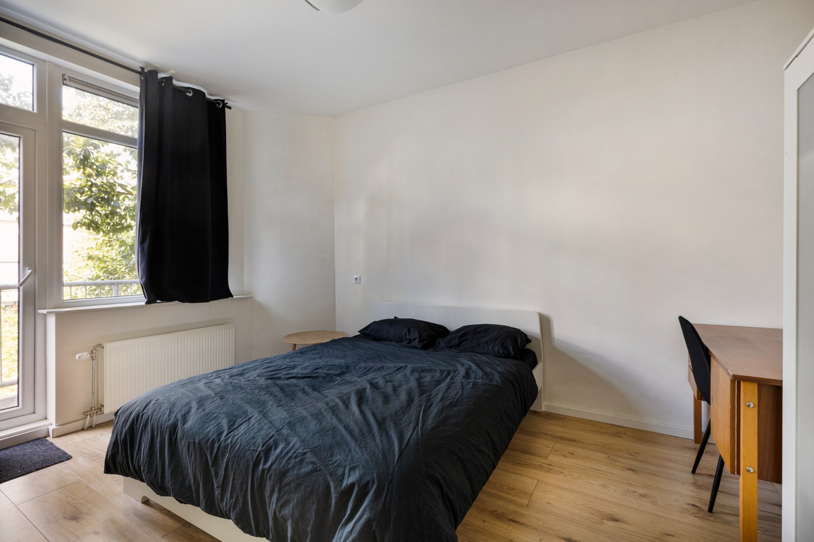 Turn-key 2 kamer (voorheen 3) appartement op steenworp afstand van Rotterdam centrum met een nette keuken, royale woonkamer en gelegen op eigen grond! 