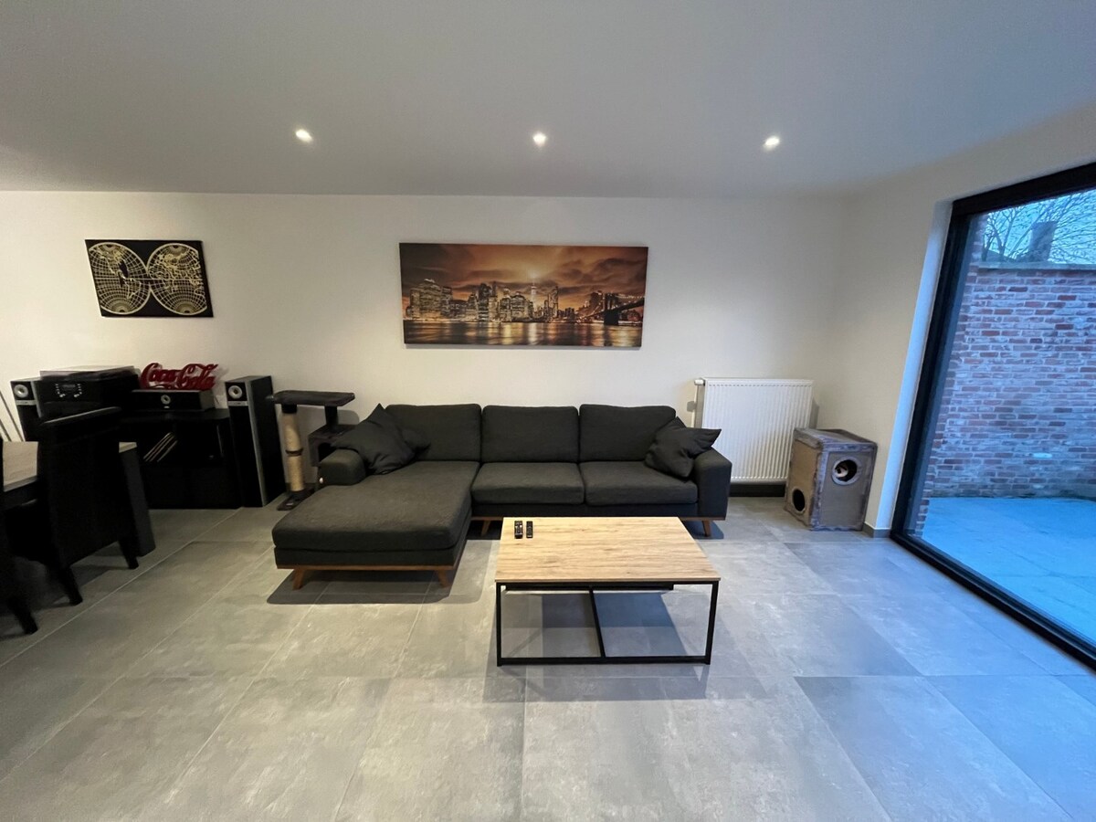 Nieuwbouwwoning in woonerf, hartje Gavere 