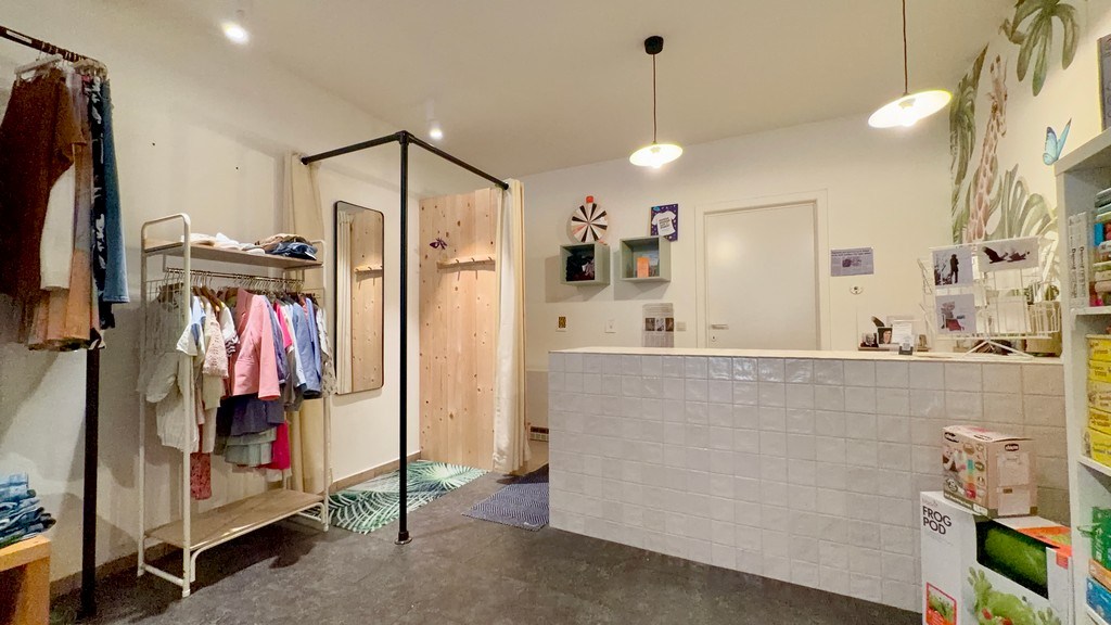 Commercieel gelegen handelsruimte te huur in Sint-Amandsberg