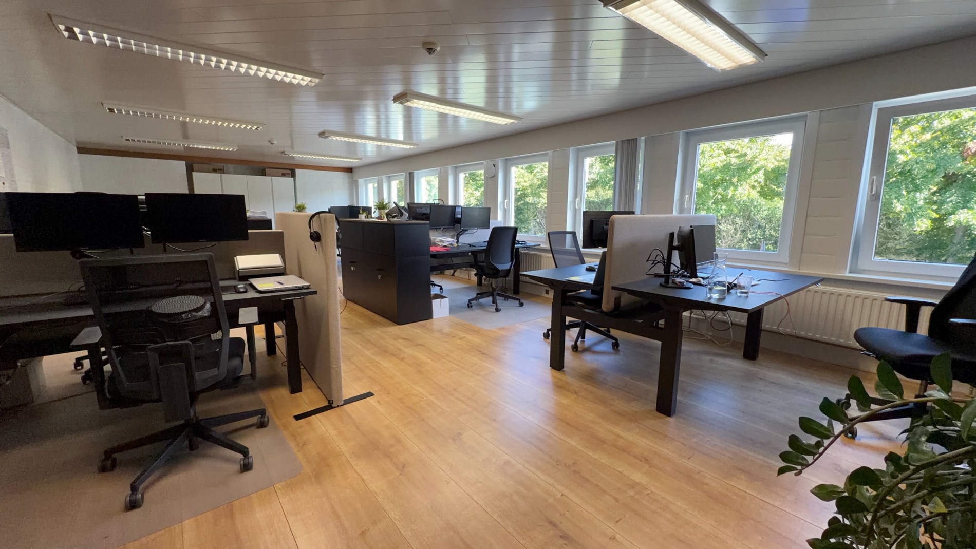 Standalone kantoorgebouw te huur nabij E40 in Drongen