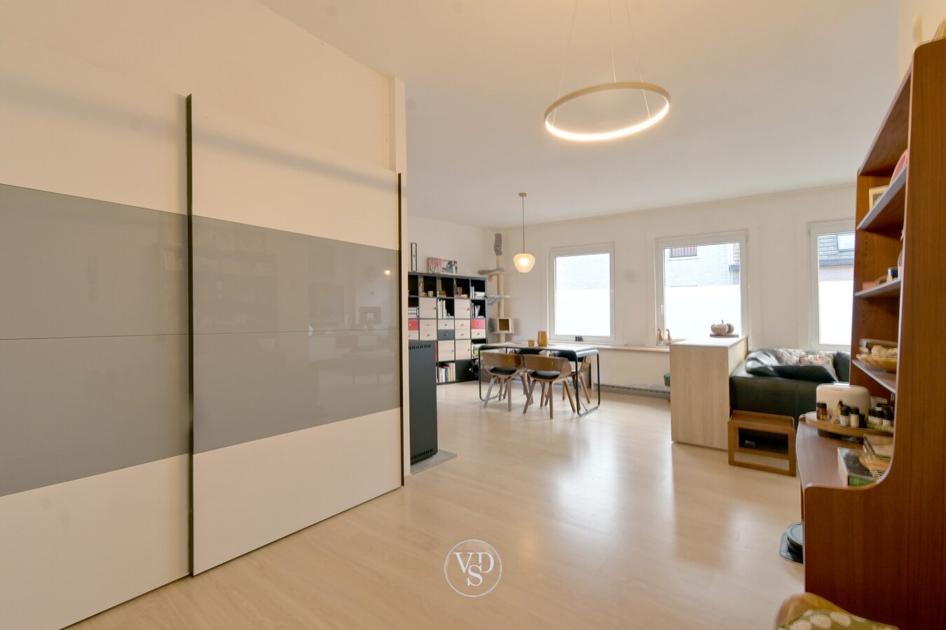 Exceptioneel ruim appartement in centrum Gavere. 