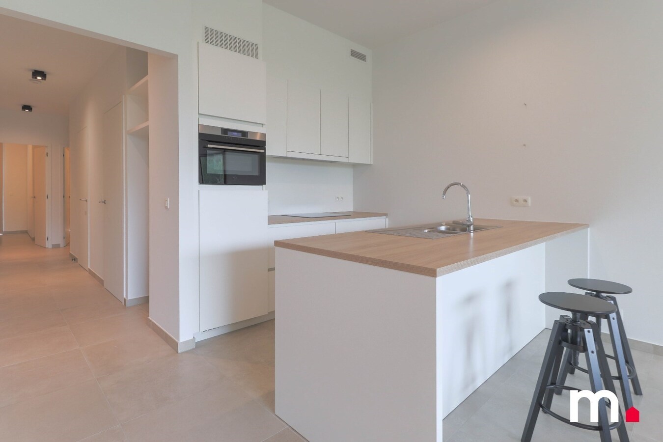 Bemeubeld appartement met lift, 2 slaapkamers én parkeerplaats in Kortrijk 