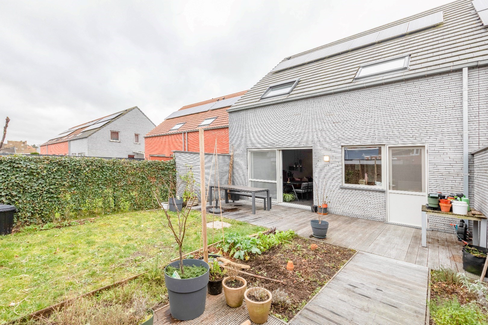 Instapklare  energiezuinige woning met tuin en parking 