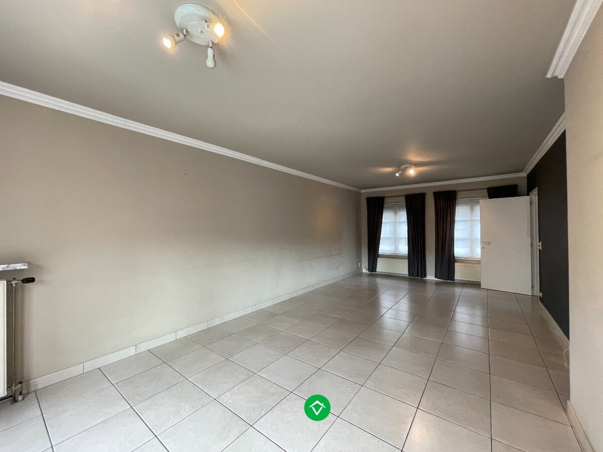 Gezellige rijwoning met 3 slaapkamers, terrastuin en garage te Kachtem 