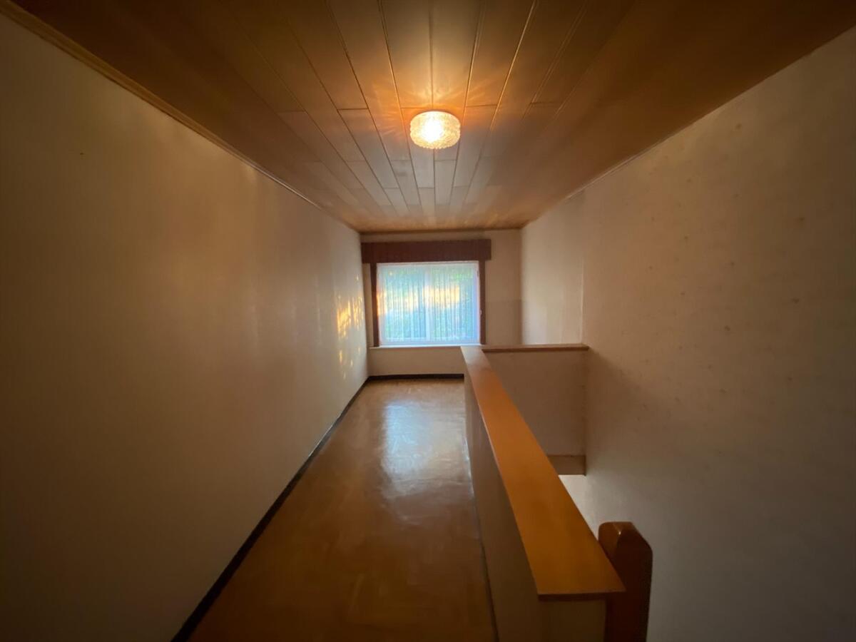 Verrassend ruime woning in het centrum van merkem 