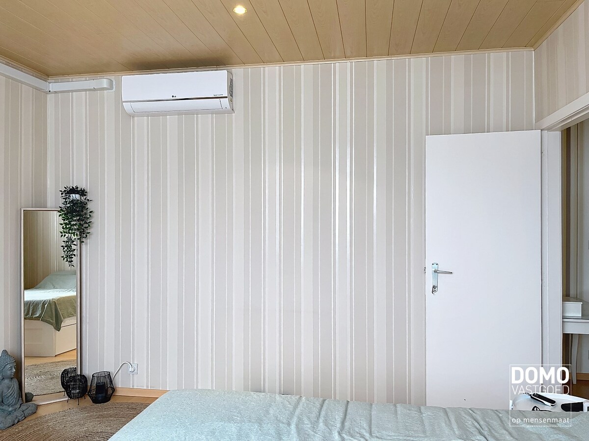 RUIM APPARTEMENT MET 2 SLAAPKAMERS, ZUIDGERICHT TERRAS EN AIRCO 