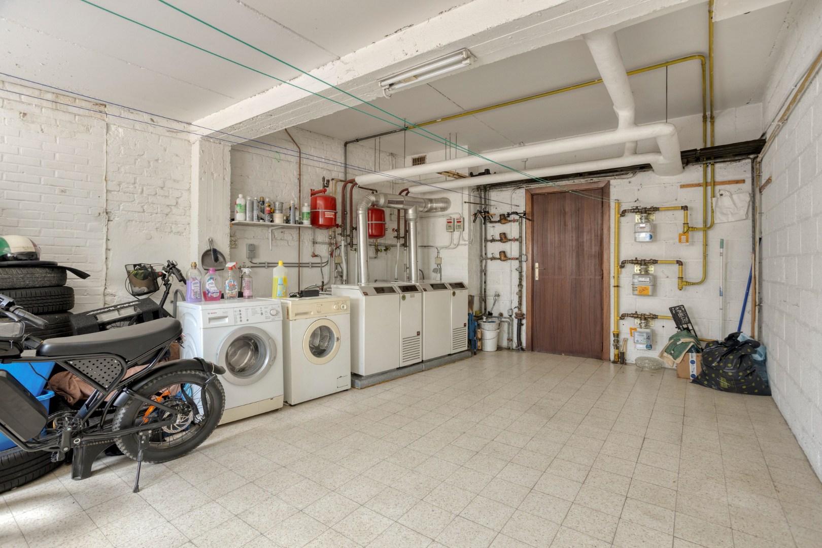 gemeenschappelijke berging-wasplaats