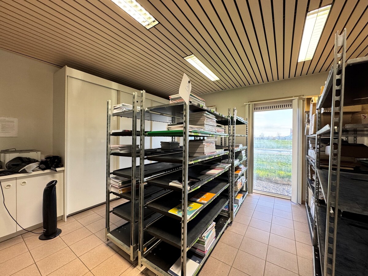 Loods met burelen te huur te Koekelare 