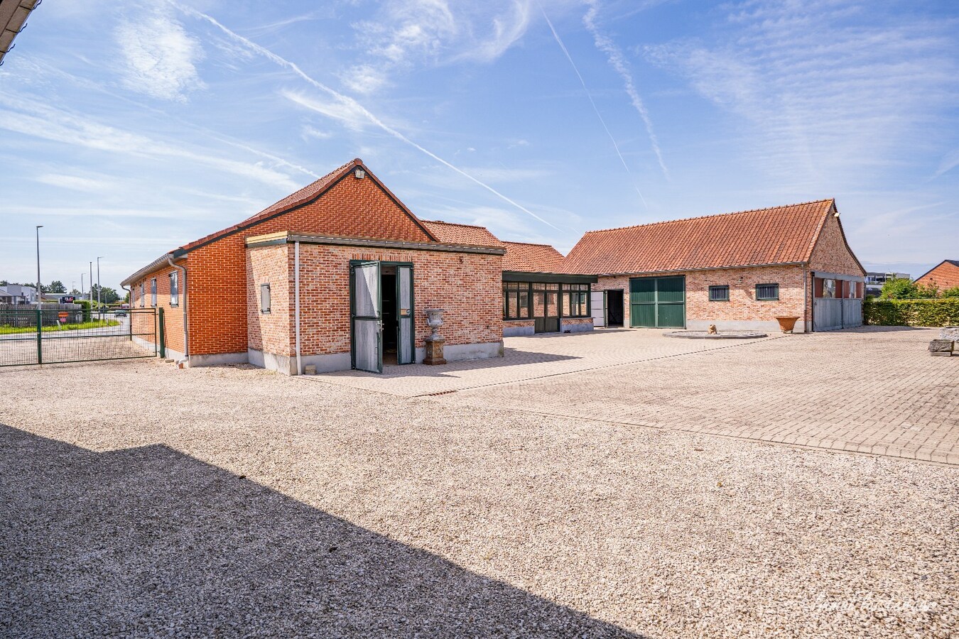 Uniek gelegen karaktervolle hoeve met twee stalgebouwen op ca. 2,4ha in Alken 