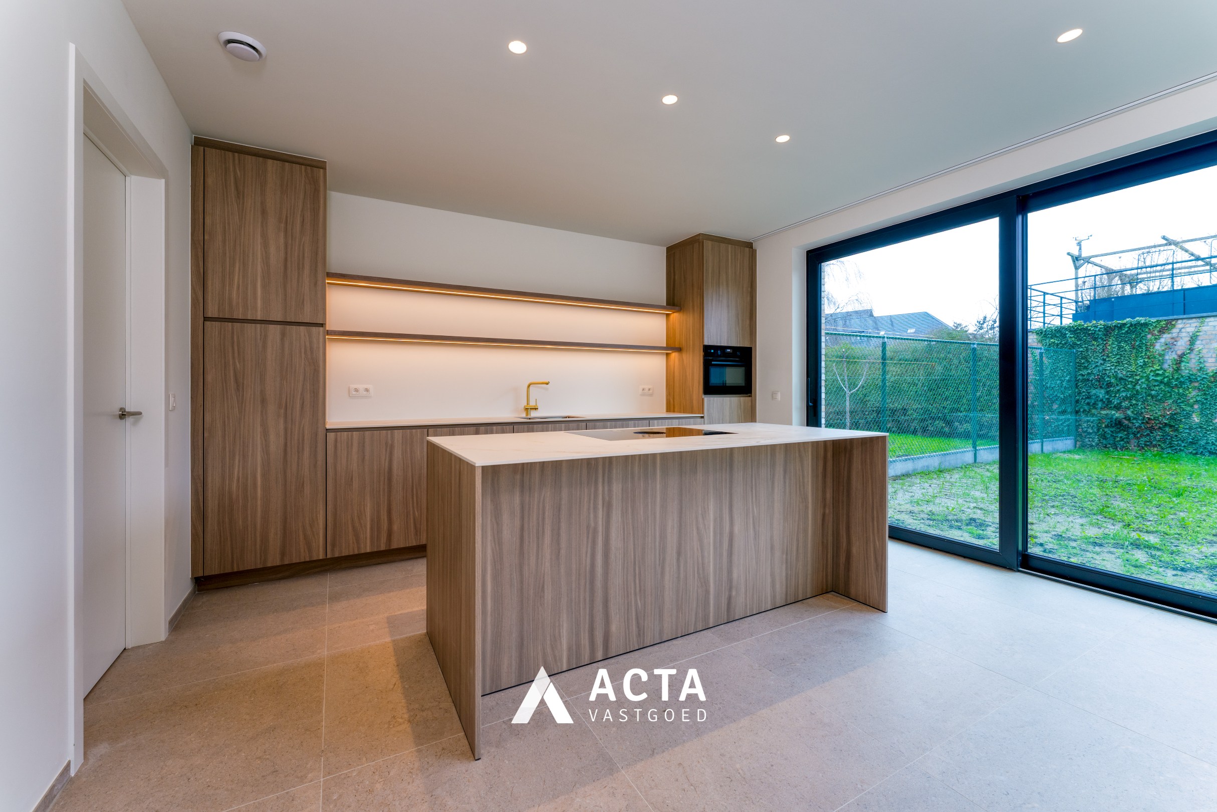 Nieuwbouwwoning met drie slaapkamers en tuin in hartje Mariakerke! 