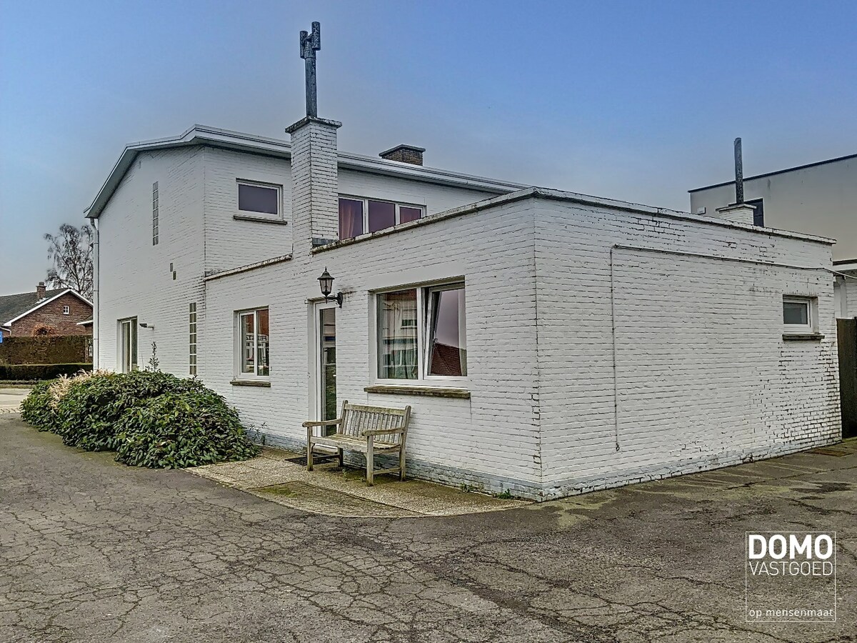 Half open bebouwing met 3 slaapkamers te Herk-de-Stad - 161m² 