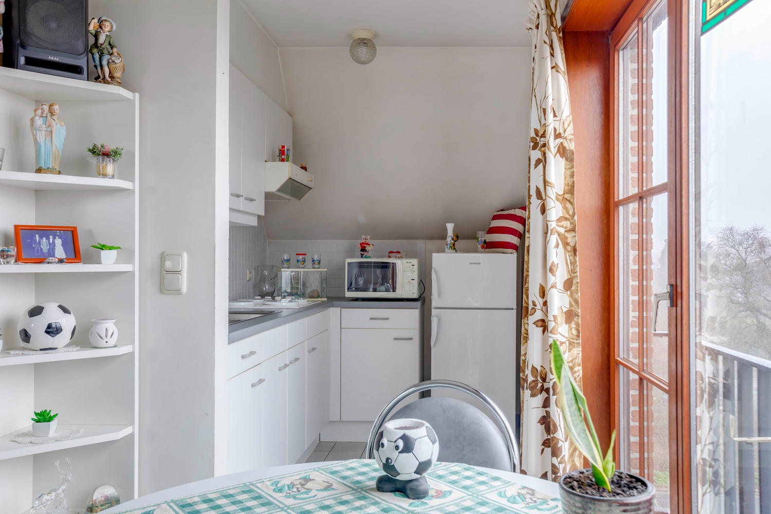 Instapklaar 1 slaapkamer appartement met garage &amp; kelder 