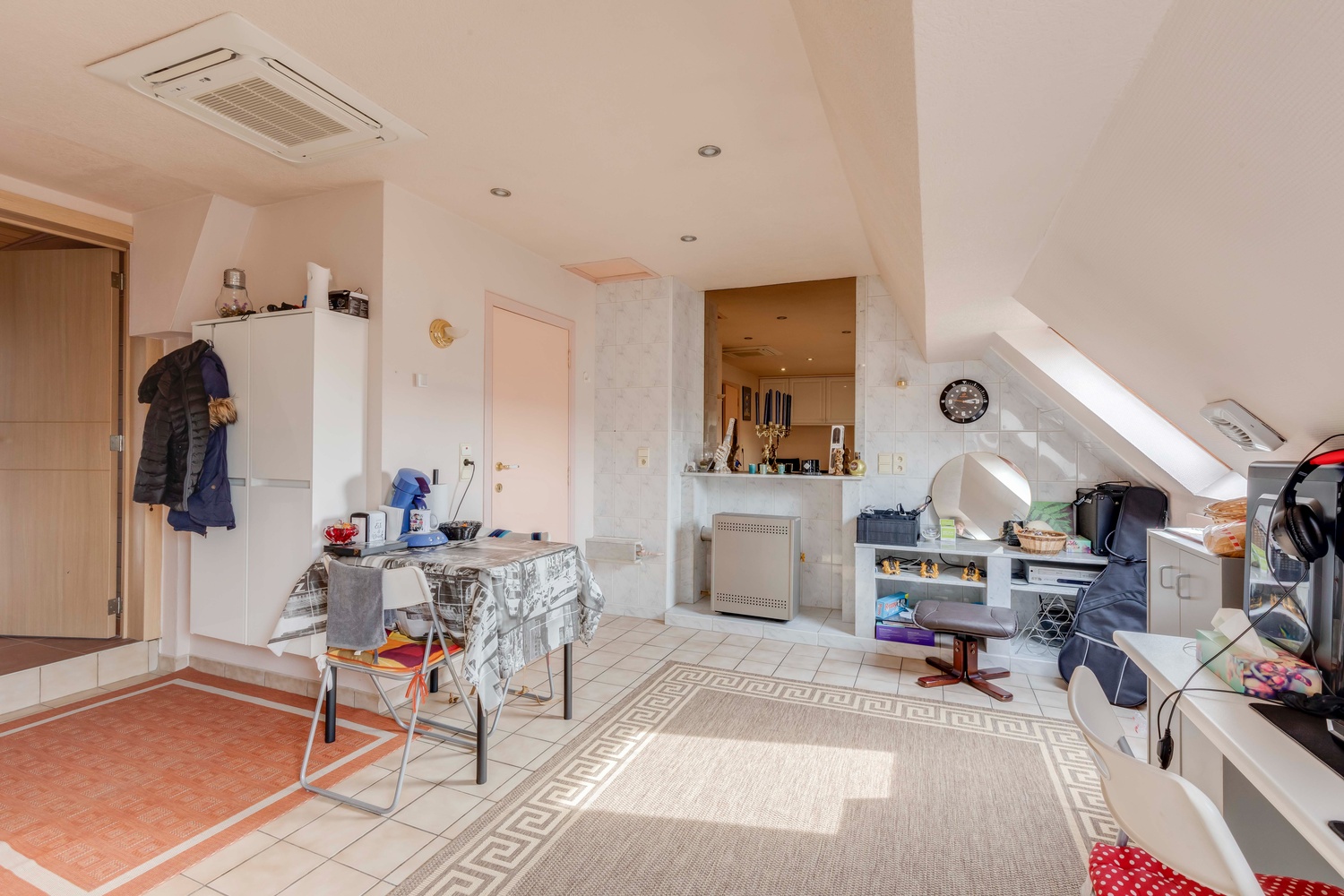 Woning bestaand uit 3 entiteiten: 2 app en 1 studio 