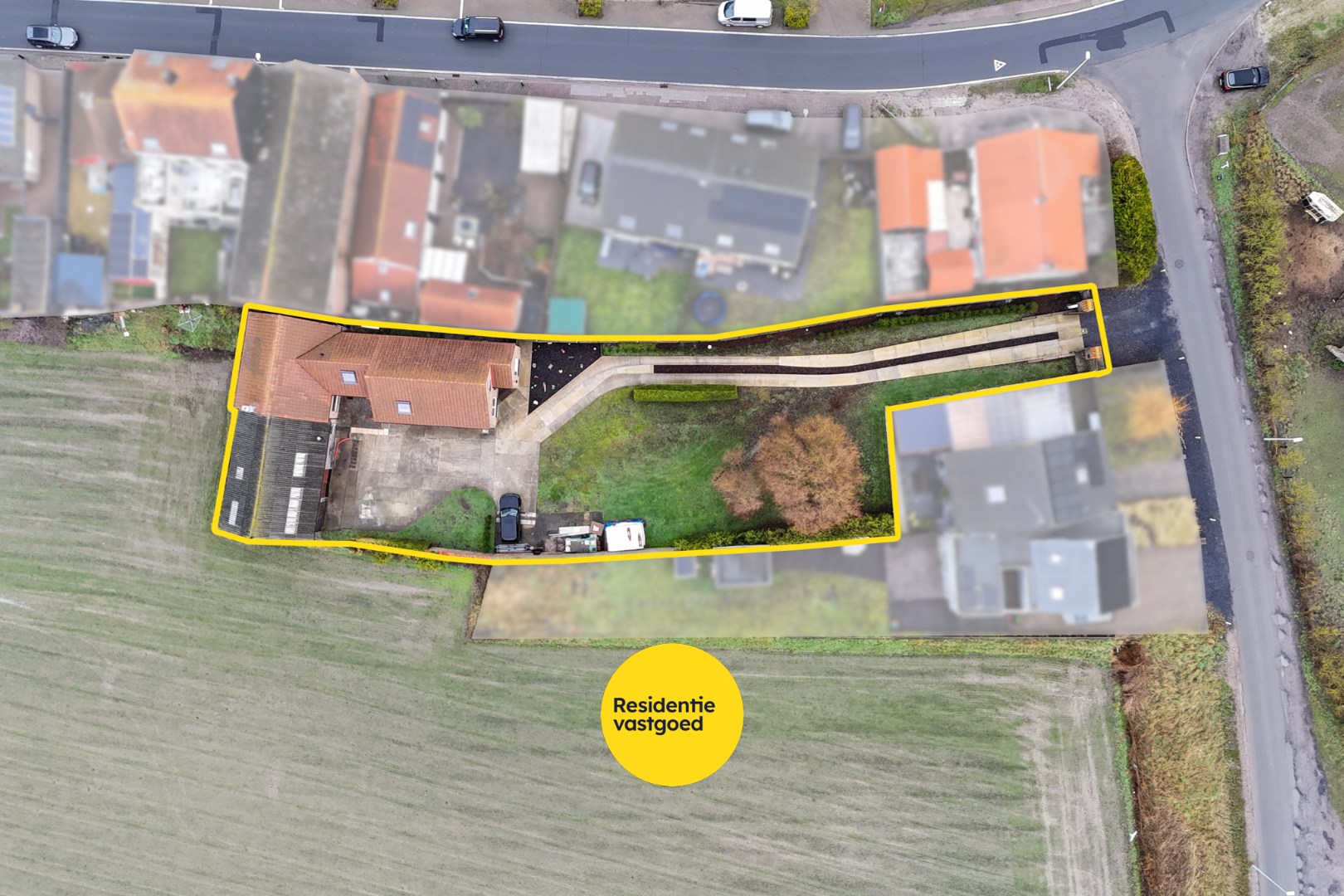 Alleenstaande woning op ruim perceel met vernieuwd woongedeelte en loods (80 m²) 