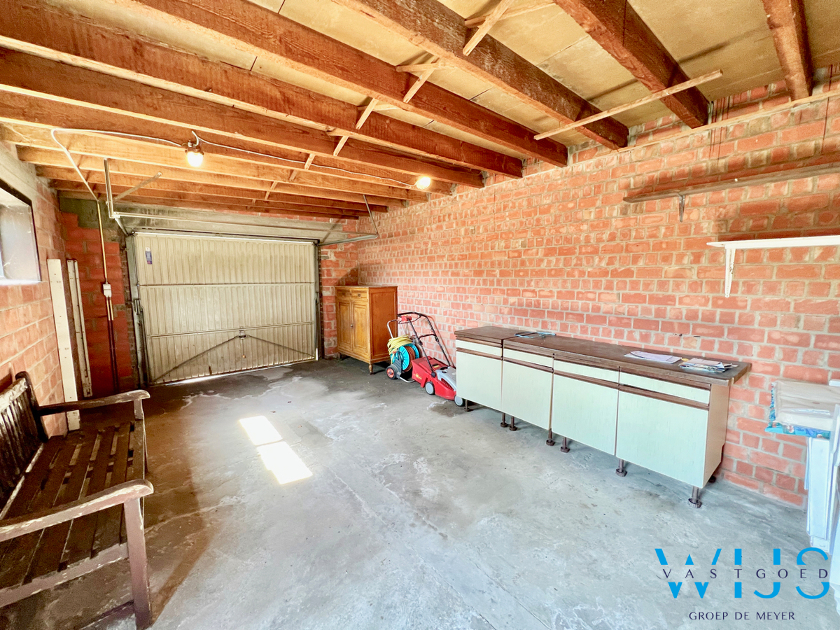 Stevige bungalow op een prachtig perceel van 925 m² te SLEIDINGE ! 