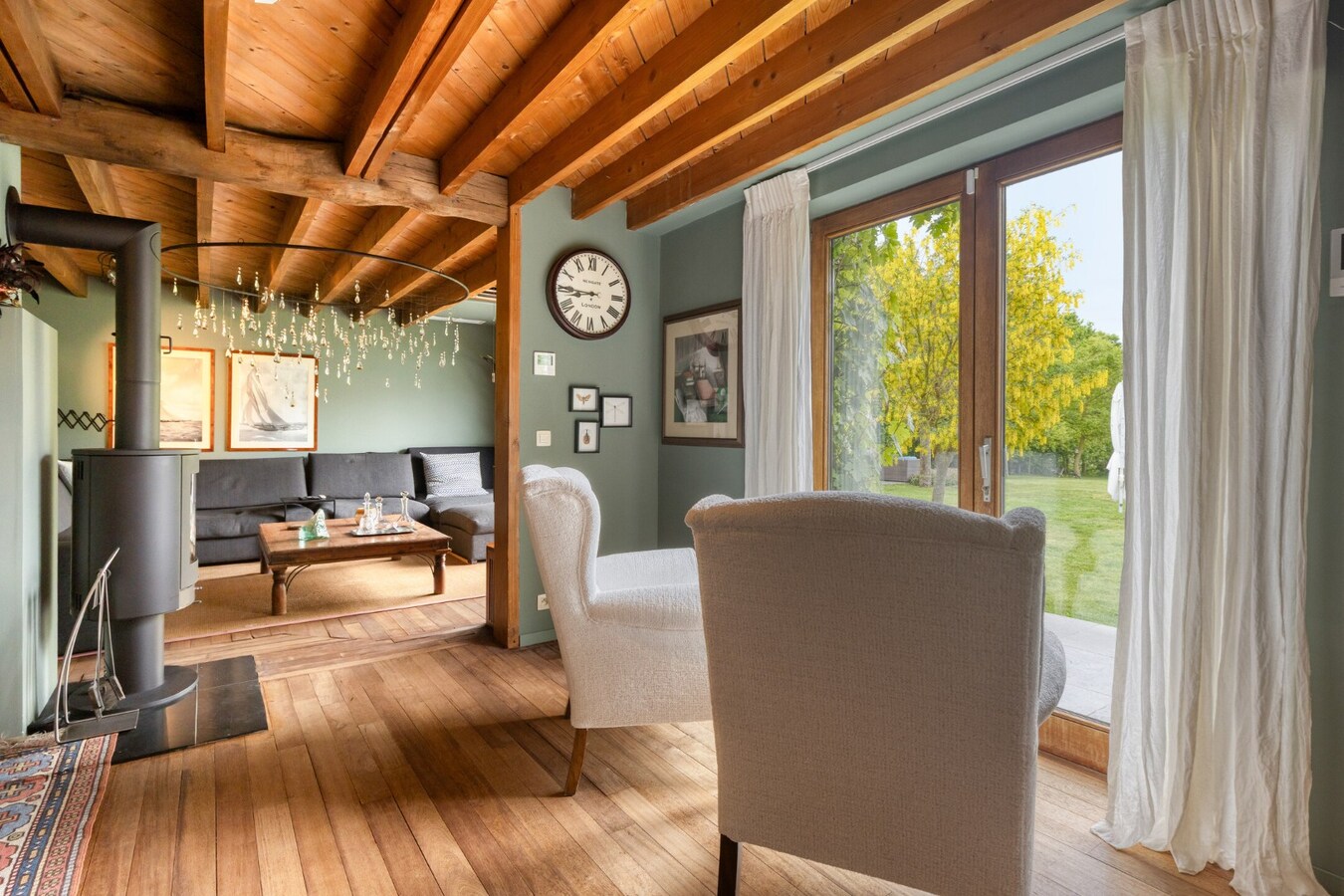 Karaktervolle woning met unieke uitstraling, omgeven door groen en absolute privacy 