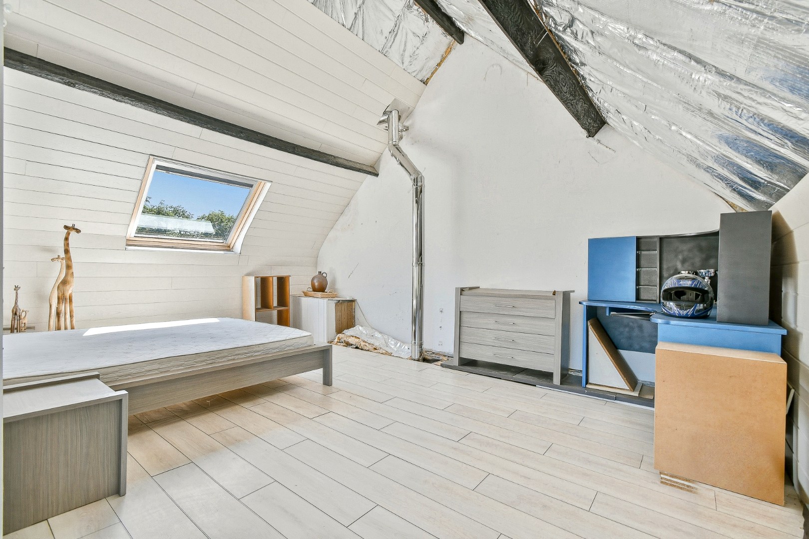 Woning met drie slaapkamers, garage en zonnige tuin 