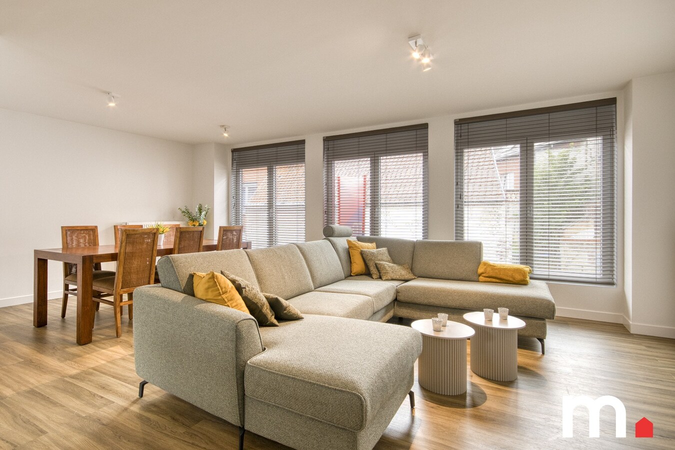 Instapklare woning te Izegem met 3 slaapkamers en moderne voorzieningen en 2 garages! 