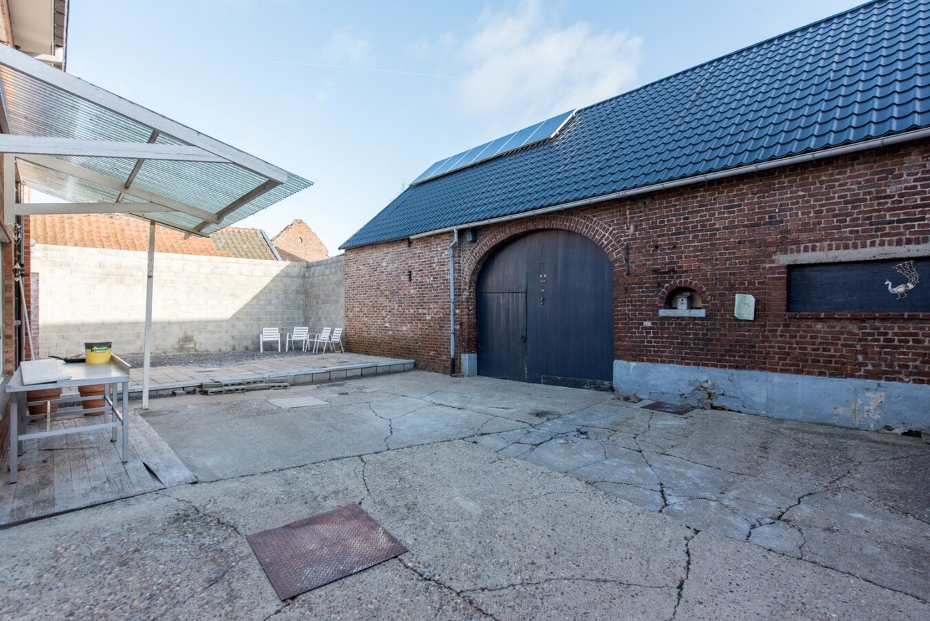 Hedendaagse woning met loods en bijgebouwen op 2.200 m² 