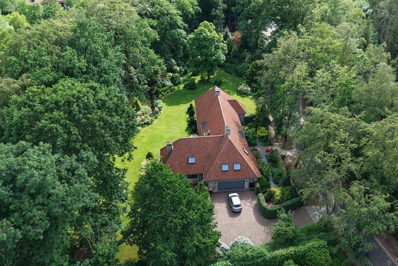 Exclusieve villa met gelijkvloerse master suite, prachtige tuin en uitzonderlijk wooncomfort 