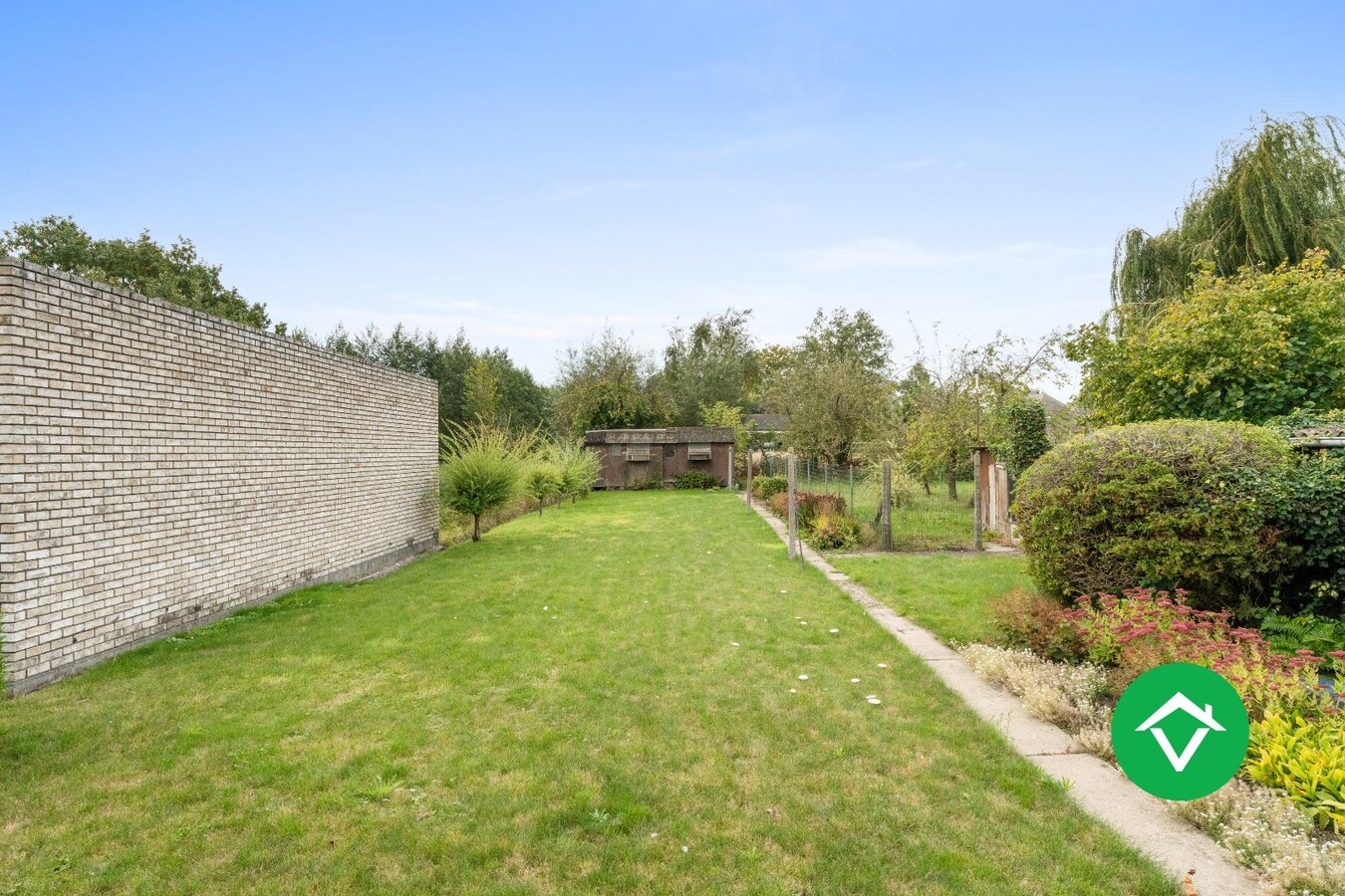 Ruime woning met 5 slaapkamers, diepe tuin en garage te Staden 