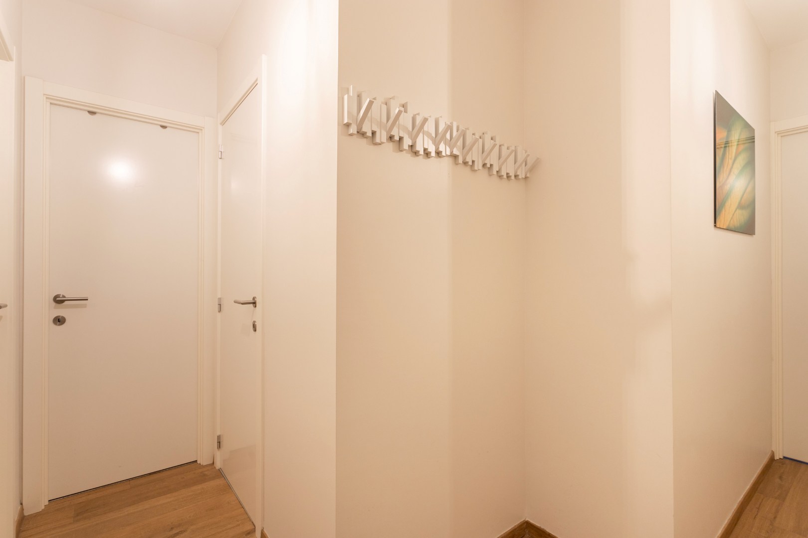 Instapklaar en energiezuinig gelijkvloers appartement met 2 SLPKS, tuin en terras 