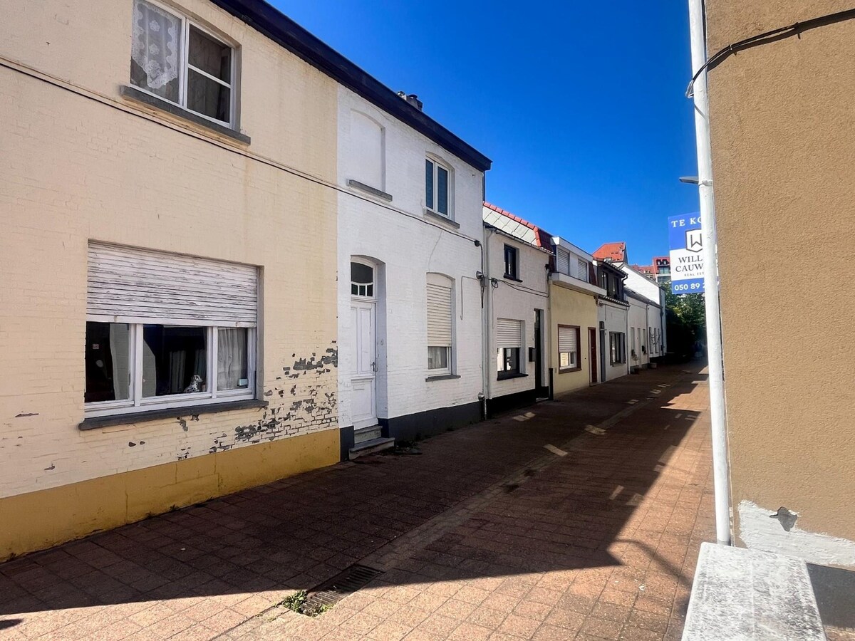 Twee te renoveren/slopen woningen in het hart van Heist – ideaal voor project of herontwikkeling 