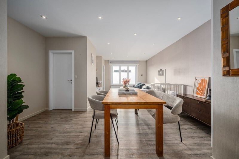 Instapklare, gerenoveerde gezinswoning met garage en oprit in hartje Zeebrugge 