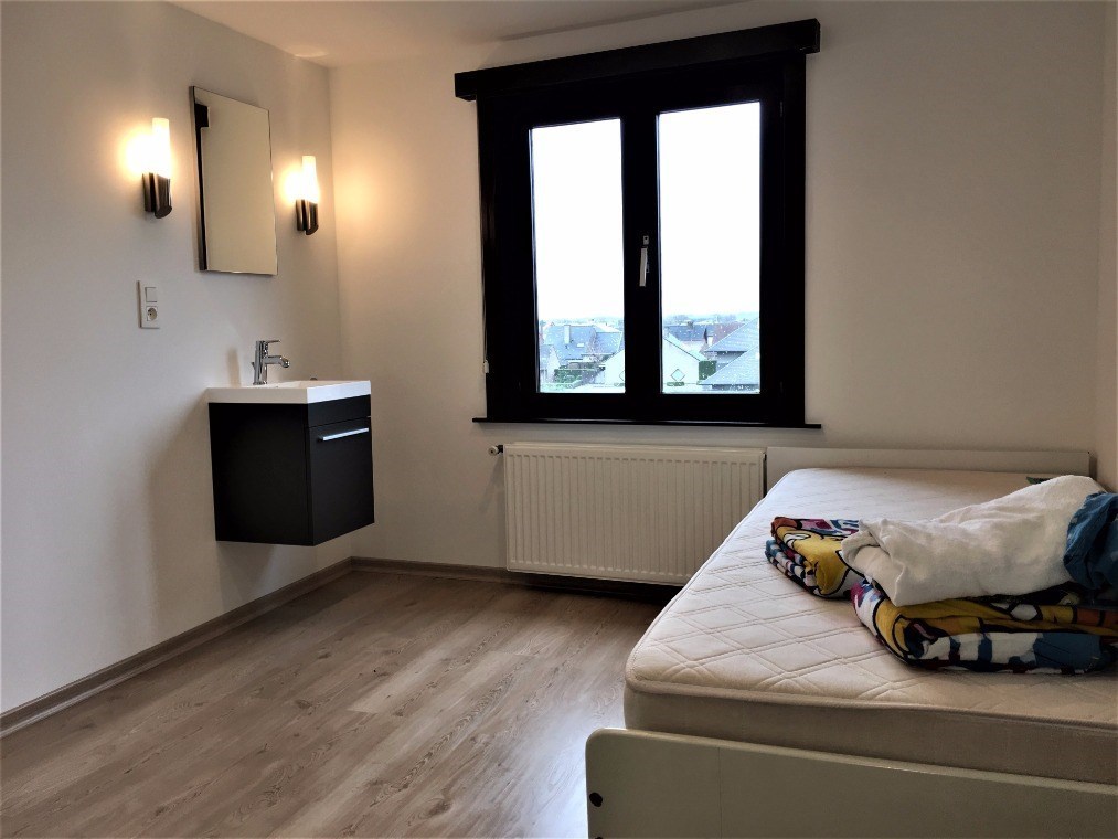 Zeer centraal gelegen opbrengsteigendom in hartje Sint-Eloois-Vijve! 