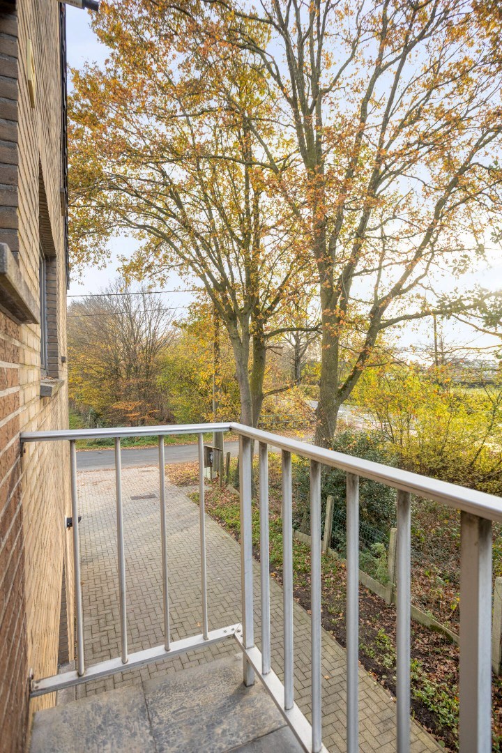 Instapklaar appartement met 2-3 slpk. en ruime tuin in Geel 