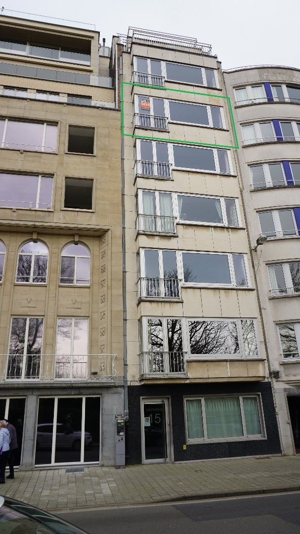 PRACHTIG VERNIEUWD APP. MET  ZICHT OP PARK 