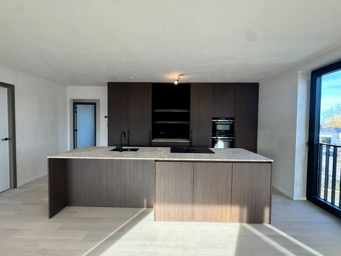 Nieuwbouwappartement met twee slaapkamers, terras en ondergrondse autostaanplaats te koop in Zulte 